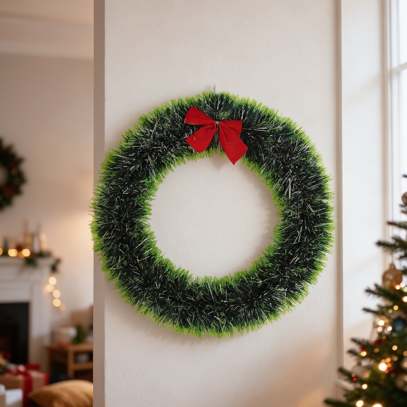 Tinsel Garland Decoration - พวงหรีดคริสต์มาสแบบเรียบง่าย ประดับด้วยลูกปัดสีแดงและเขียว พร้อมโบว์สีแดง สำหรับตกแต่งประตูหน้าในช่วงเทศกาล