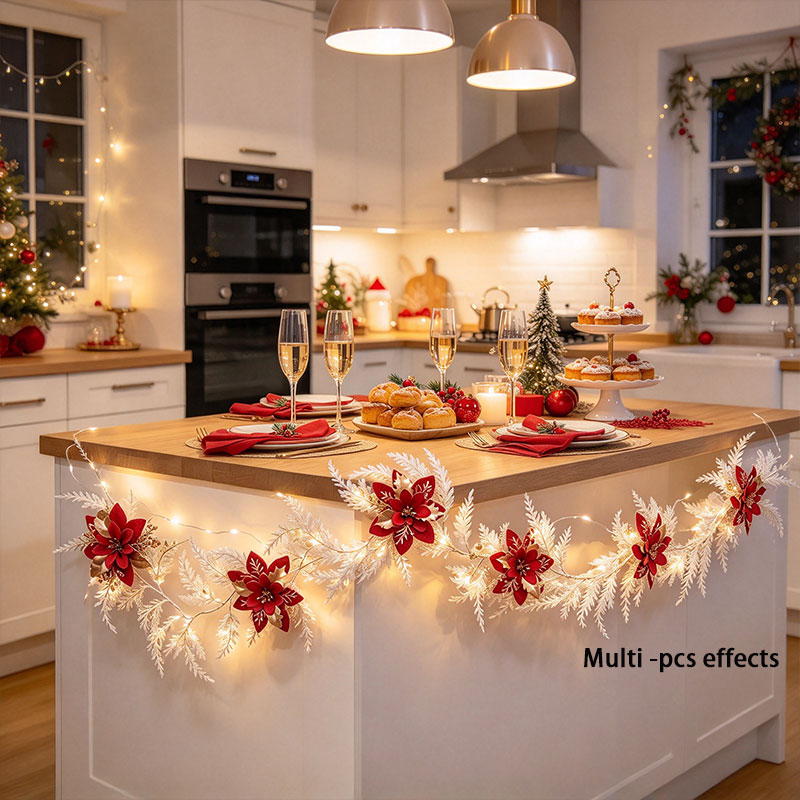 Led Fairy String Lights - พวงมาลัยคริสต์มาสสีขาว ประดับด้วยดอกพอยน์เซตเทียสีแดงและสีทอง พร้อมไฟประดับ LED แบบห้อย สร้างบรรยากาศอบอุ่น